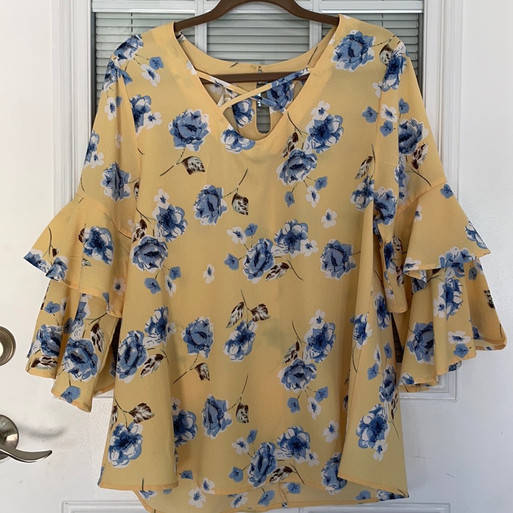 NWT Floral criss cross blouse with ruffle sleeves